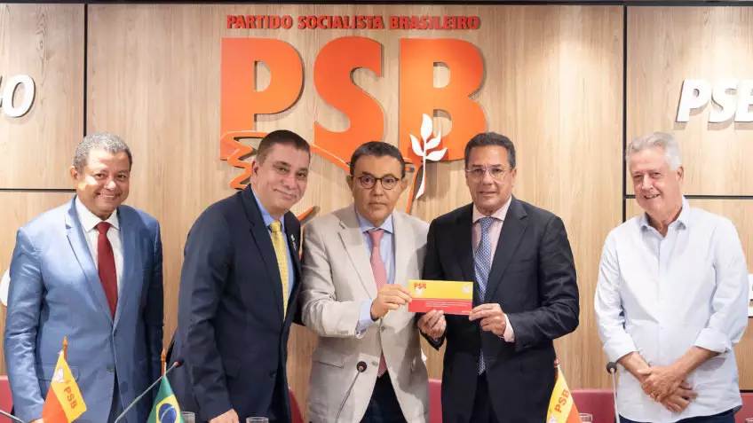 O técnico de futebol, Vanderlei Luxemburgo será candidato ao Senado no Tocantins pelo PSB.