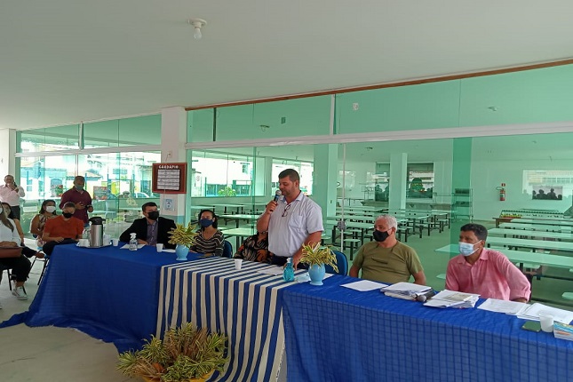 Presente na assembleia do Sindicato dos servidores públicos municipais, Mateusinho não descarta abono para professores.