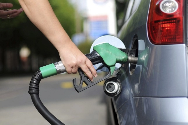 Preços dos combustíveis devem subir nesta semana e pesar no bolso da população.