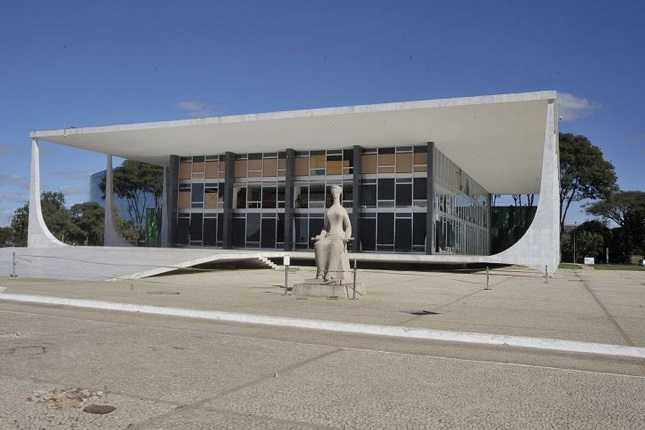 Maioria do Supremo Tribunal Federal confirma suspensão do piso nacional da enfermagem.