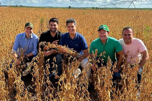 O vice-governador e Secretário de Desenvolvimento faz visita técnica a propriedade rural de Soja em Montanha.