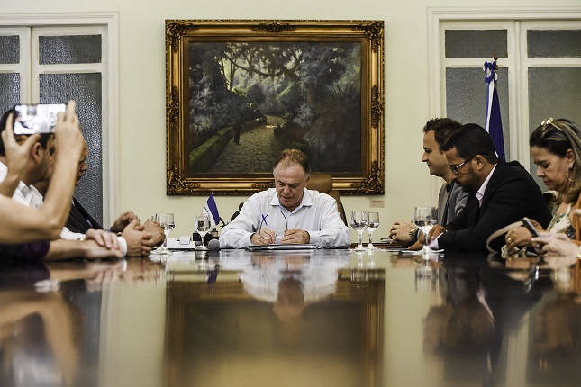 Governador Renato Casagrande assina edital de chamamento público para restauração da Igreja de Nossa Senhora da Conceição, em Conceição da Barra-ES. 