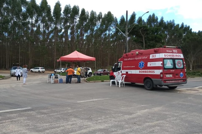 Prefeitura de Conceição da Barra-ES segue com barreiras sanitárias em pontos estratégicos da cidade.