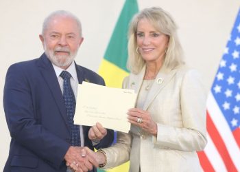 Lula recebe credenciais de nove novos embaixadores no Brasil