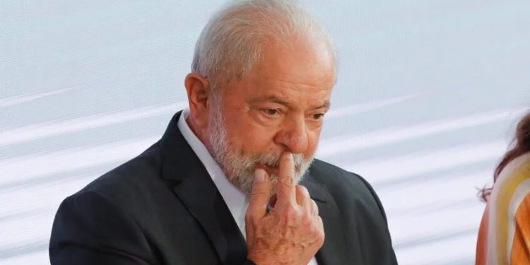 Pesquisa Quaest mostra que reprovação do governo Lula dispara e chega a 56%