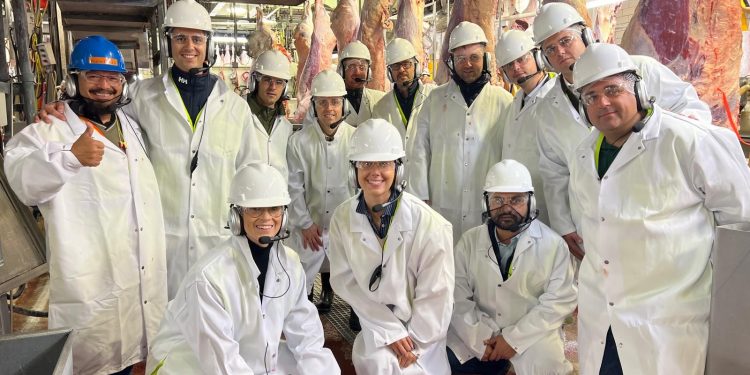 Executivos do Frisa fazem visita imersiva a empresas e universidades dos Estados Unidos que são destaque no manejo e produção de bovinos