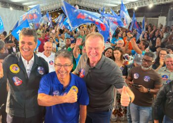 Ao lado de Ricardo Ferraço e Casagrande, Freitas lança campanha para Deputado Federal